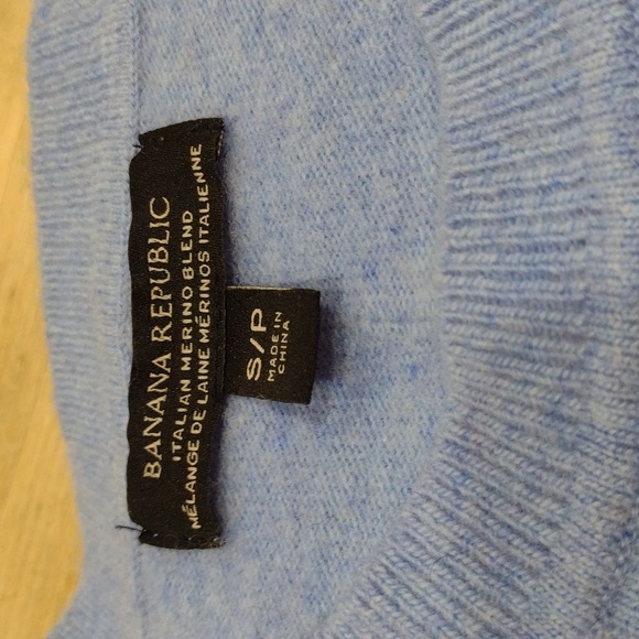 Banana Republic Women's Blue Sweater - Picture 2 of 10